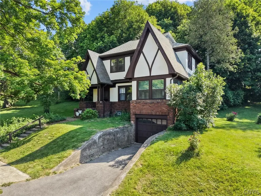 303-05 Barrington Road, Syracuse, NY 13214 - #2