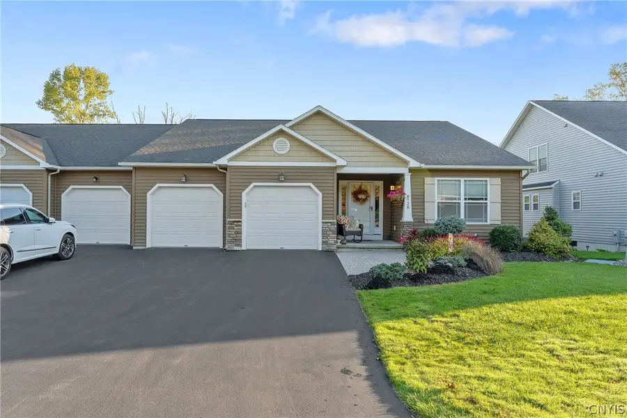 8728 N Entry Road, Baldwinsville, NY 13027 - #2