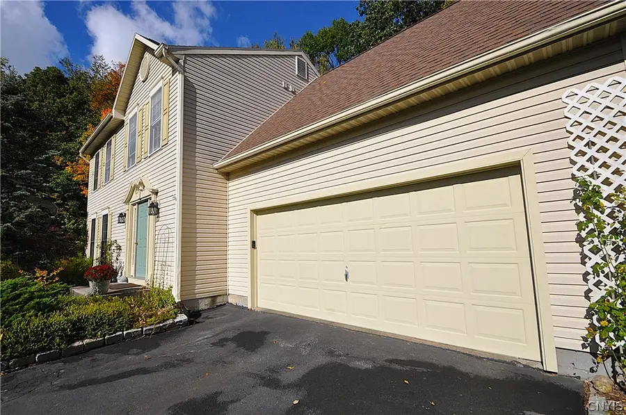 16 Knights Circle, Baldwinsville, NY 13027 - #2
