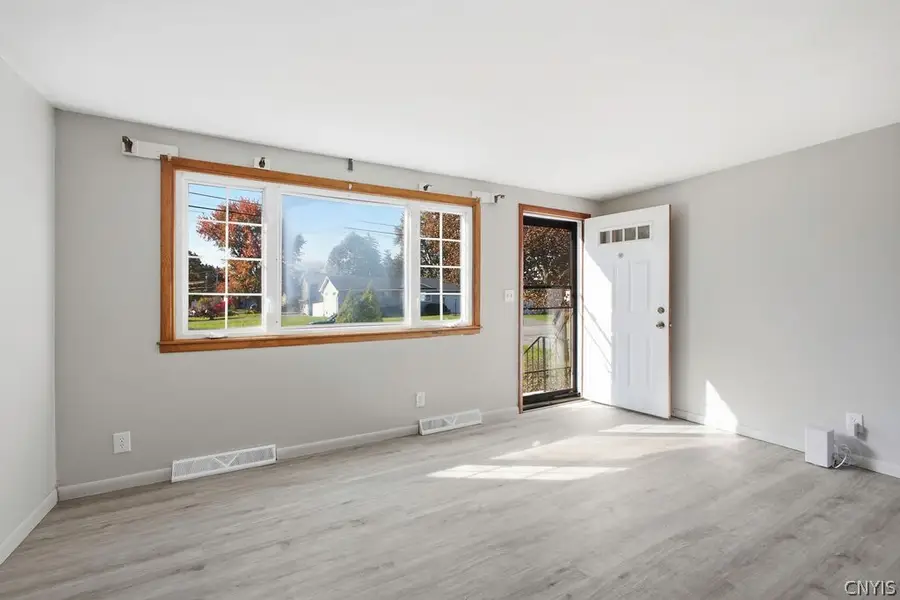 105 Glenwood Drive S, Liverpool, NY 13090 - #3
