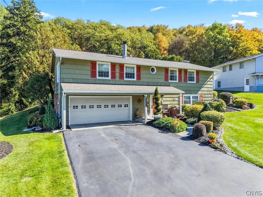 405 Oakridge Drive, Camillus, NY 13031 - #3