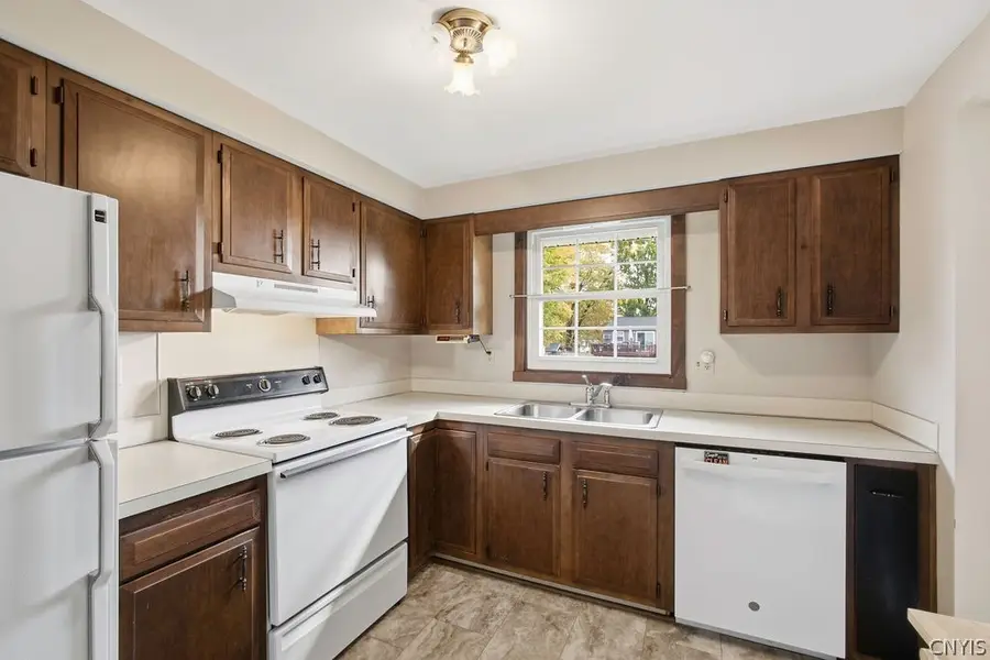 7393 Oakpost Road, Liverpool, NY 13088 - #2