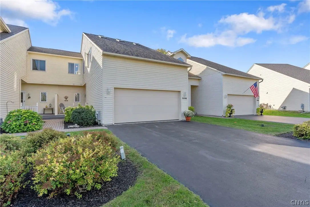 5306 Bunker Hill Way, Syracuse, NY 13207 - #1