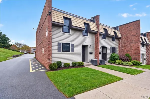 80 Chestnut Hills, New Hartford, NY 13413