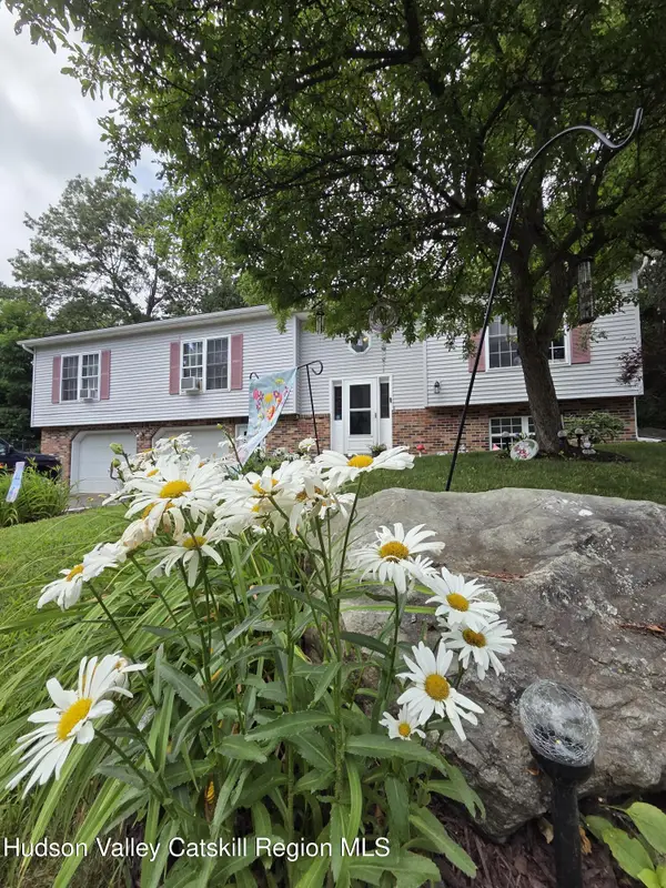 42 Overlook Court, Hudson, NY 12534