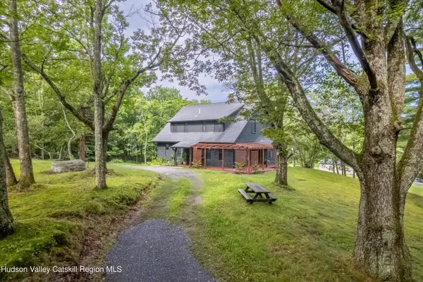 405 Vista Maria Road, Cragsmoor, NY 12420