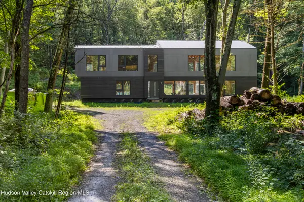 31 Medwyn Lane, Red Hook, NY 12571