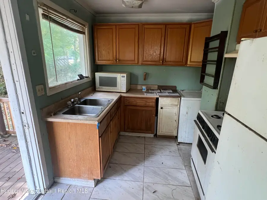 18 Hillside Place, Highland, NY 12528 - #2