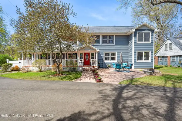 8 Oak Drive, New Windsor, NY 12553