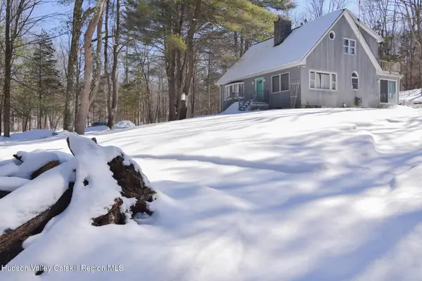 94 Hilltop Road, Rhinebeck, NY 12572