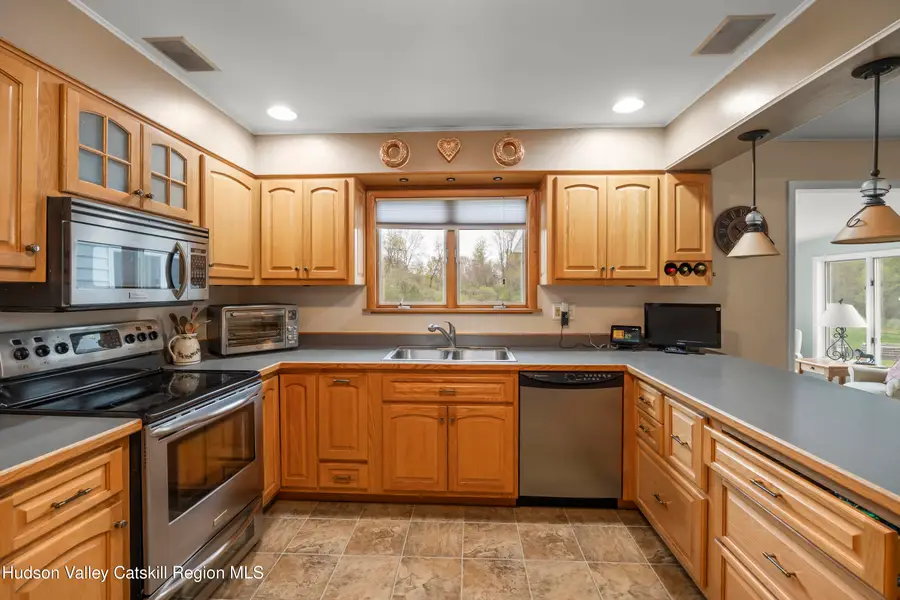 4 Pin Oak Drive, Kinderhook, NY 12106 - #2