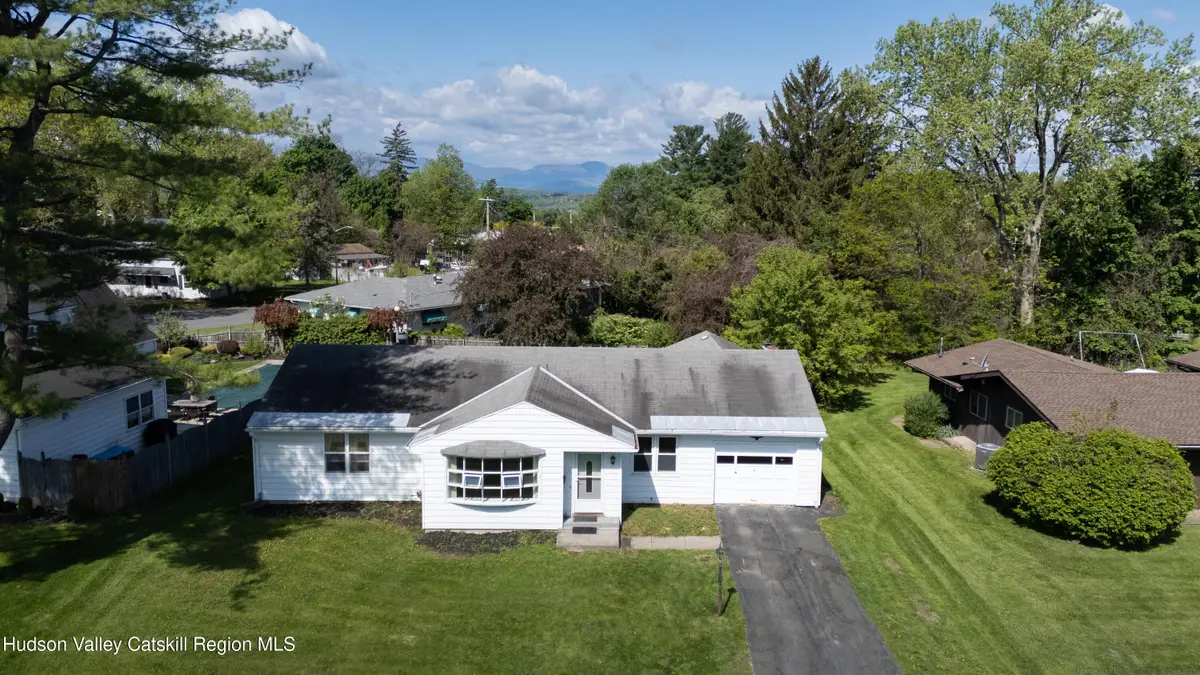 4 Michael Court, Hudson, NY 12534 - #1