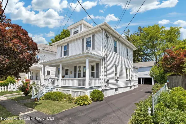 10 Oakwood Boulevard, Hudson, NY 12534