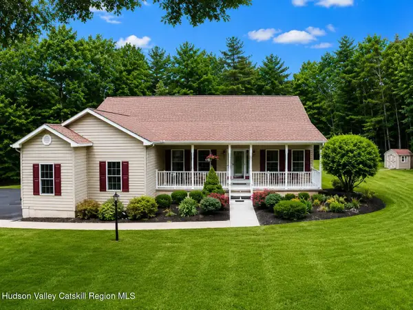 63 Chadwycke Court, Schodack, NY 12184