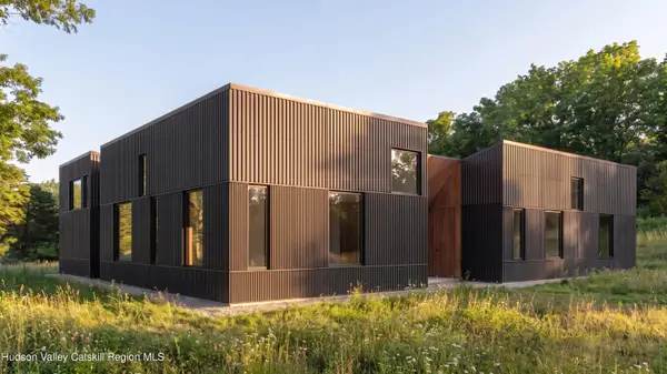 6 Van Derburgh Close, Stone Ridge, NY 12484