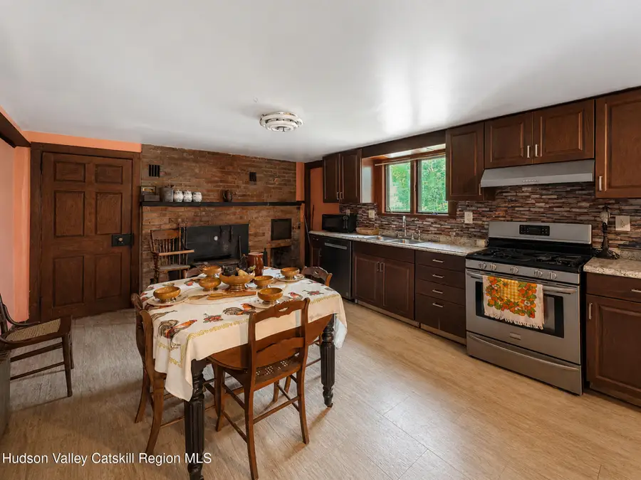 638 Hillcrest Road, New Baltimore, NY 12124 - #3