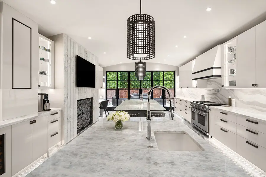 34 E 62nd Street, Manhattan, NY 10065 - #3