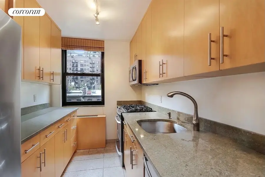 420 E 51st Street #5D, Manhattan, NY 10022 - #3