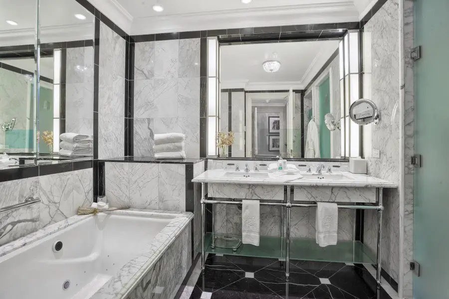 2 E 55th Street #901, Manhattan, NY 10022 - #3