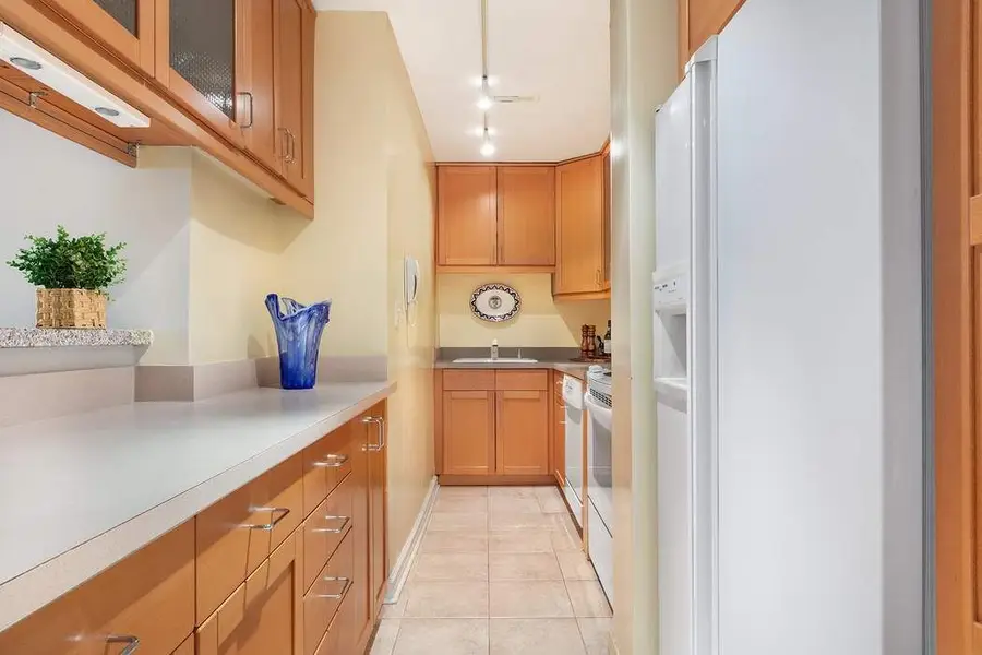 165 W 66th Street #3R, Manhattan, NY 10023 - #3