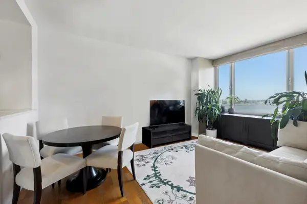 635 W 42nd Street #28D, Manhattan, NY 10036