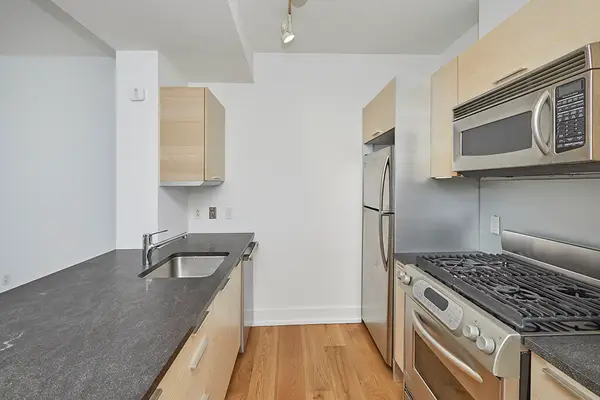 350 W 42nd Street #16J, Manhattan, NY 10036
