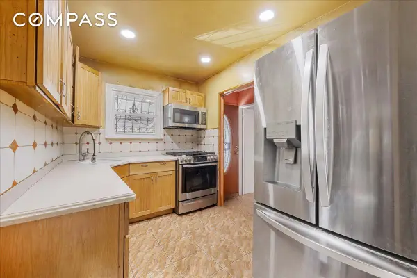 675 Saratoga Avenue, Brooklyn, NY 11212