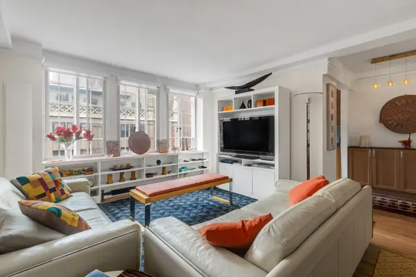 321 E 43rd Street #1009, Manhattan, NY 10017