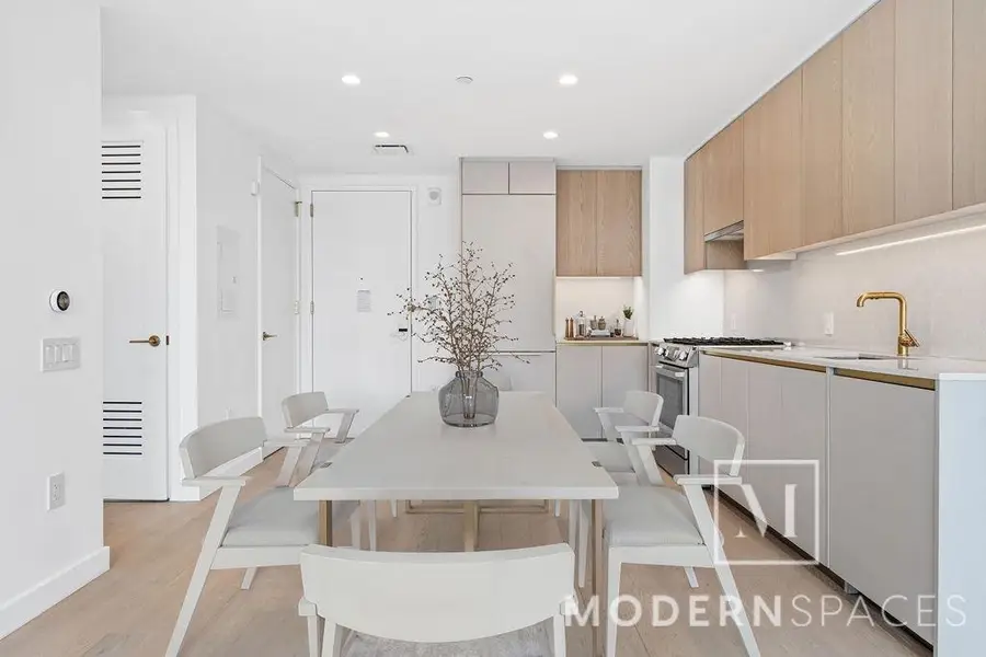 3 Court Square #910, Queens, NY 11101 - #2