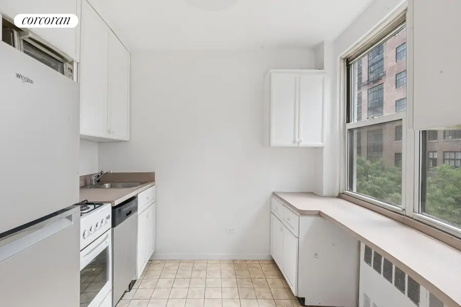 221 E 50th Street #5C, Manhattan, NY 10022 - #3