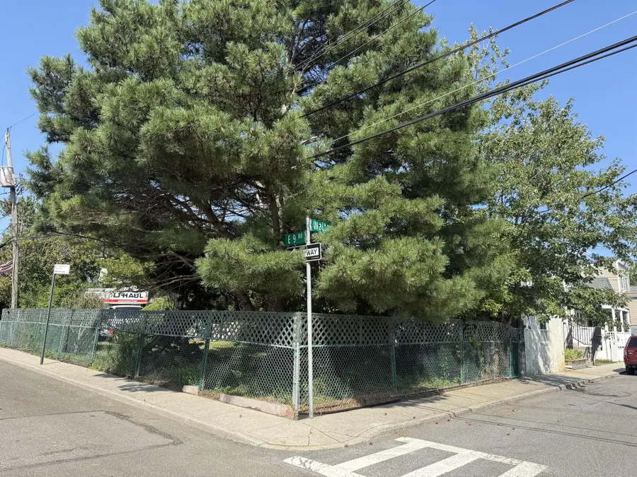 815 Walton Road, Queens, NY 11693 - #3