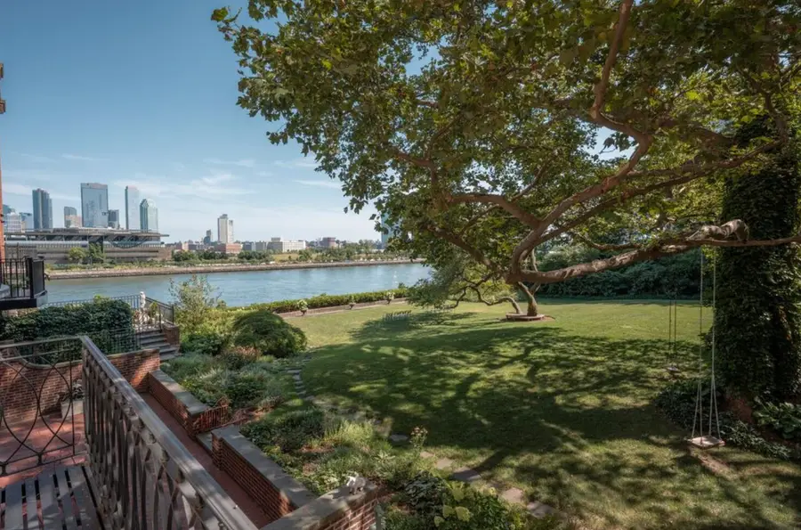 6 Sutton Square, Manhattan, NY 10022 - #3