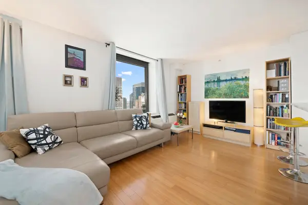 100 W 39th Street #43J, Manhattan, NY 10018