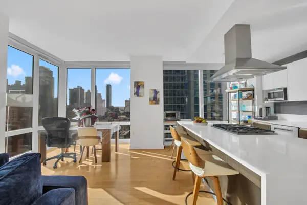 247 W 46th Street #1403, Manhattan, NY 10036