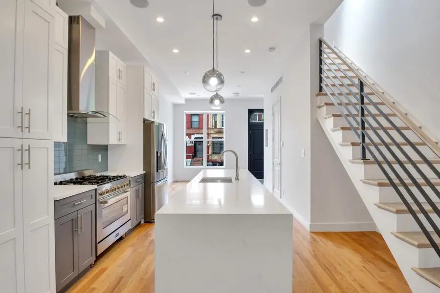 4 Alice Court, Brooklyn, NY 11213 - #3