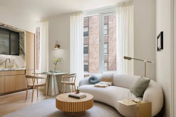 135 E 47th Street #19C, Manhattan, NY 10017