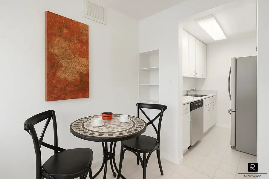 330 E 38th Street #12-O, Manhattan, NY 10016 - #3