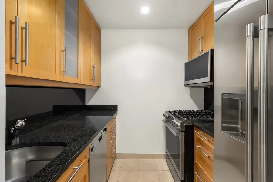 100 United Nations Plaza #35E, Manhattan, NY 10017 - #3