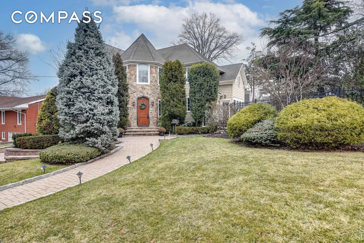 215 Lawrence Avenue, Staten Island, NY 10310 - #1