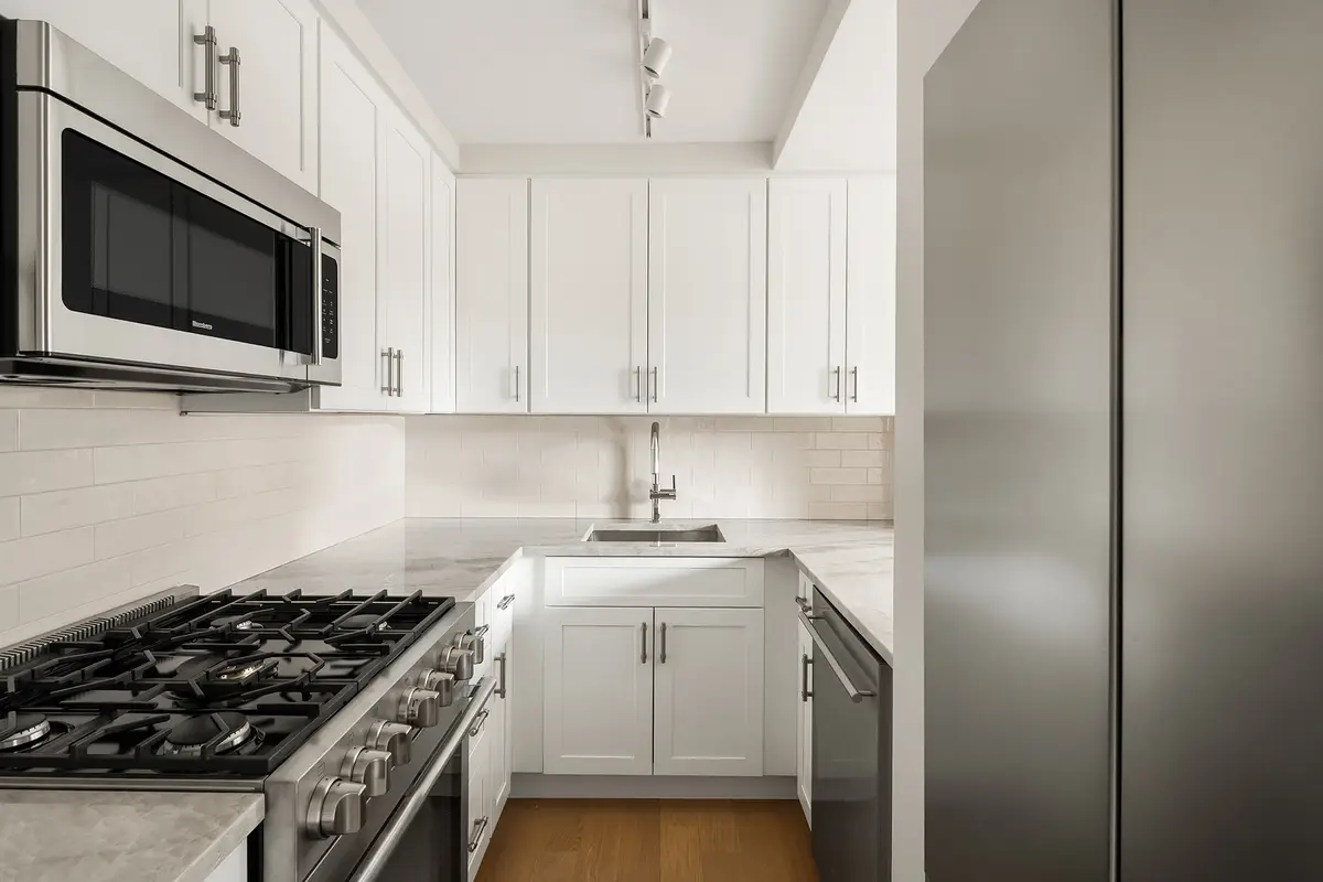 555 Main Street #806, Manhattan, NY 10044 - #1