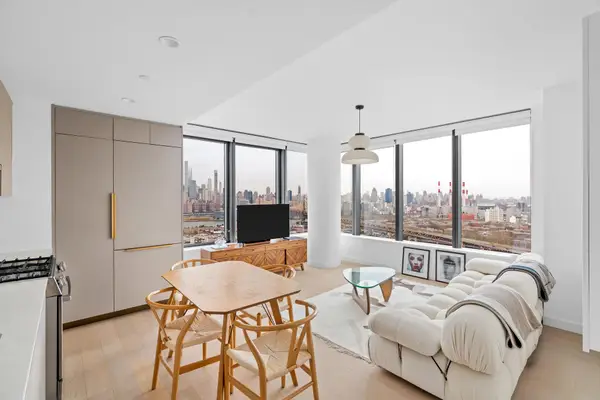 3 Court Square #2902, Queens, NY 11101