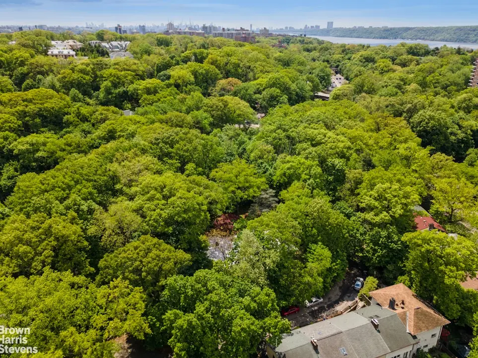 383 W 254th Street, Bronx, NY 10471 - #1