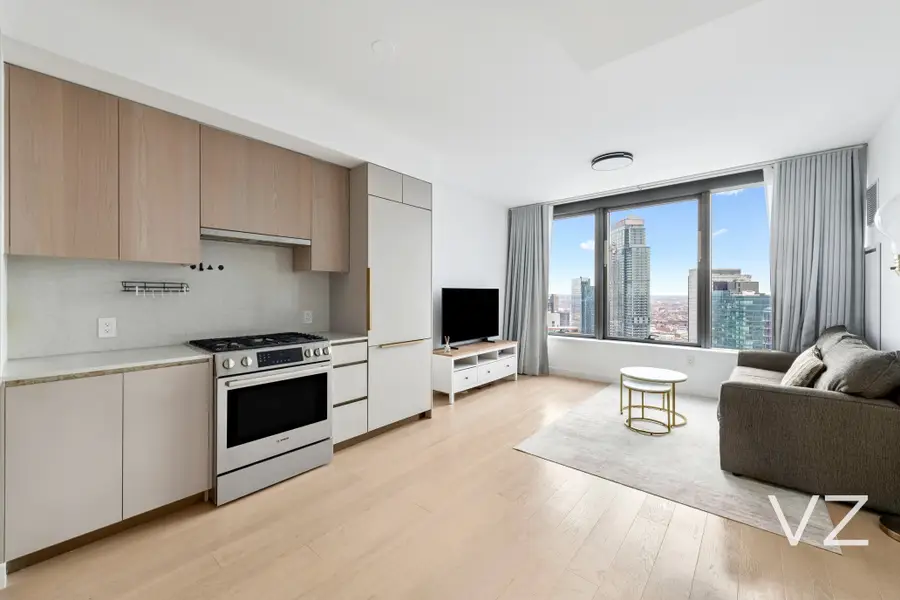 3 Court Square #5005, Queens, NY 11101 - #2