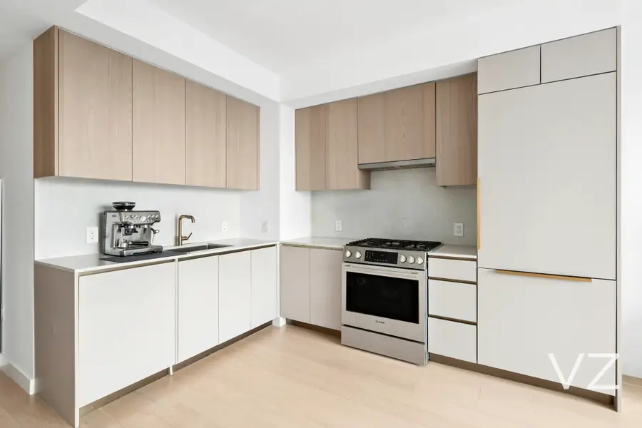 3 Court Square #5005, Queens, NY 11101 - #3