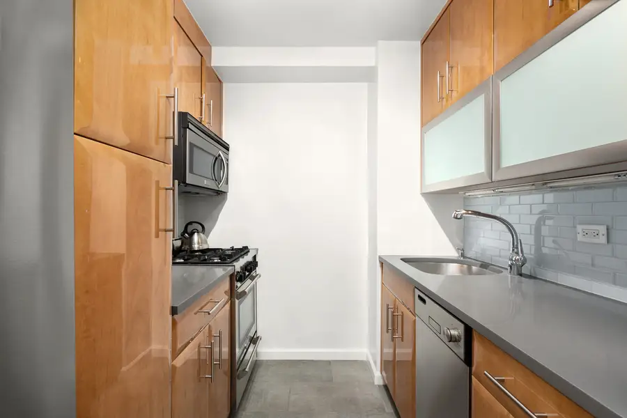 77 7th Avenue #7U, Manhattan, NY 10011 - #3
