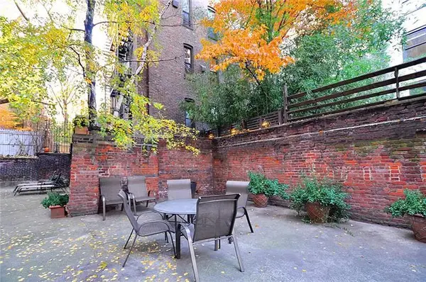 305 W 18th Street #2-F, Manhattan, NY 10011