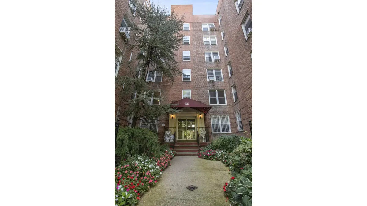 221 Mcdonald Avenue #3A, Brooklyn, NY 11218 - #1