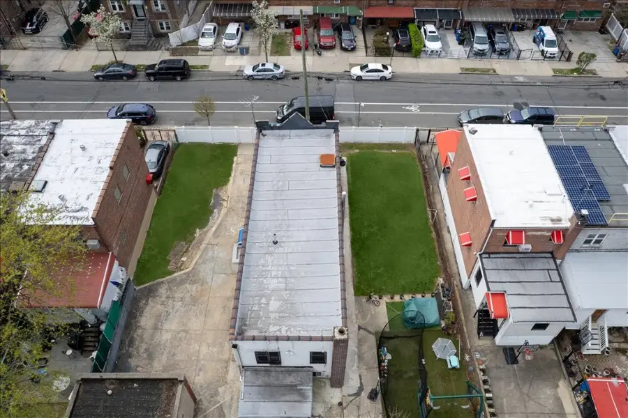 1021 E 213th Street, Bronx, NY 10469 - #3