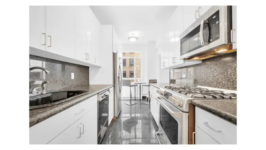 25 Central Park W #4W, New York, NY 10023 - #2