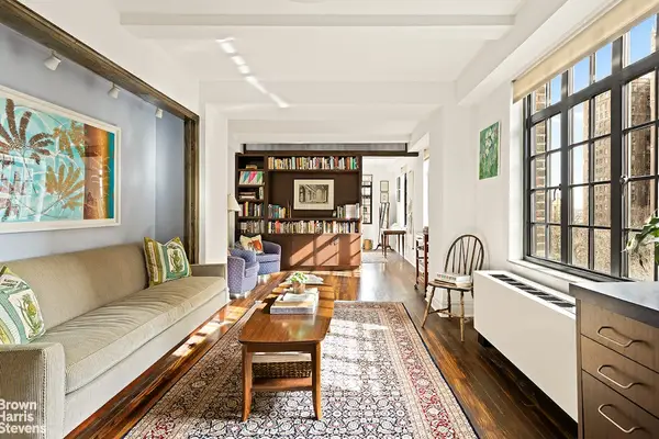 320 E 42nd Street #1001, Manhattan, NY 10017